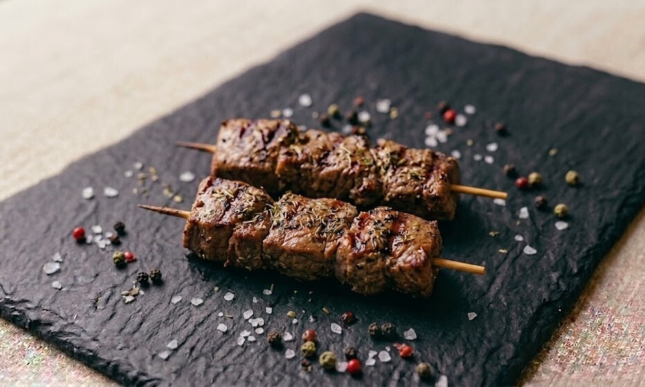 Шашлычки из телятины, маринованные в ароматных травах,120.30г.
