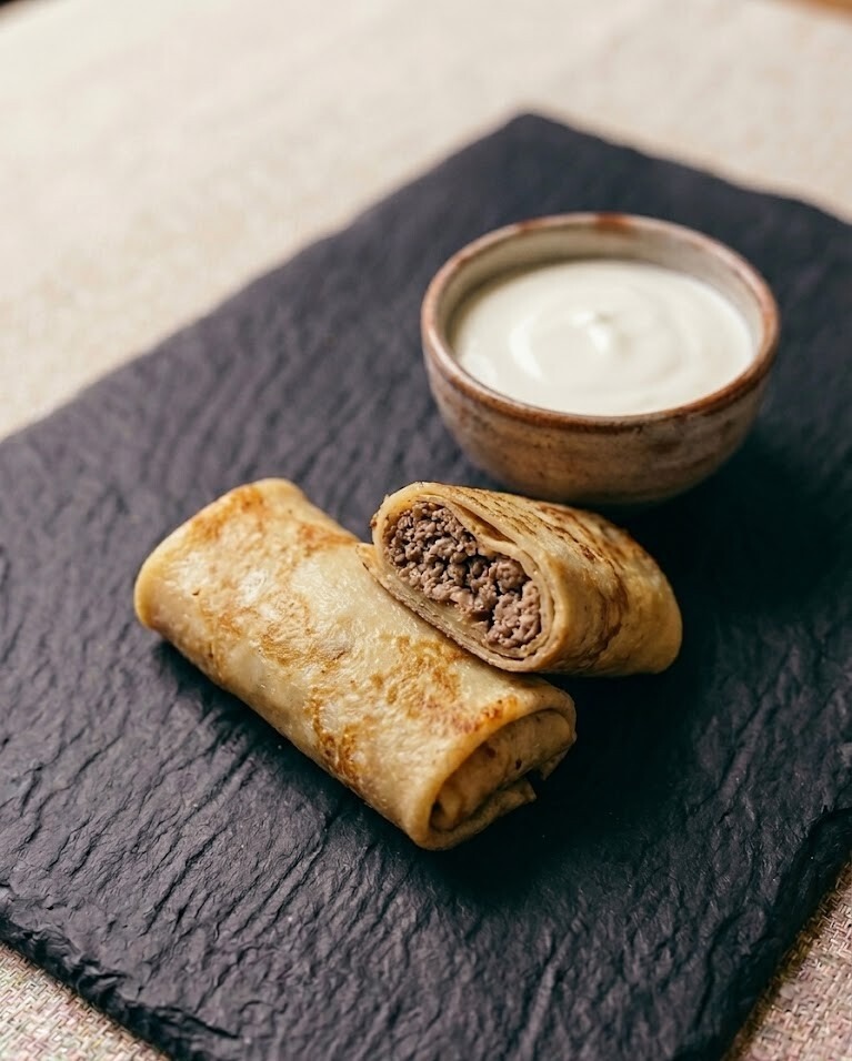 Блинчики с мясом со сметаной, 120\30г.